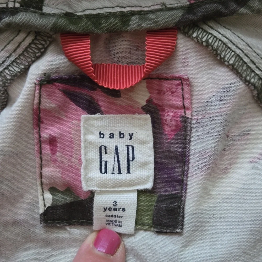 Gap Girl's Camo & Pink Rose Hooded Poncho, 3 years